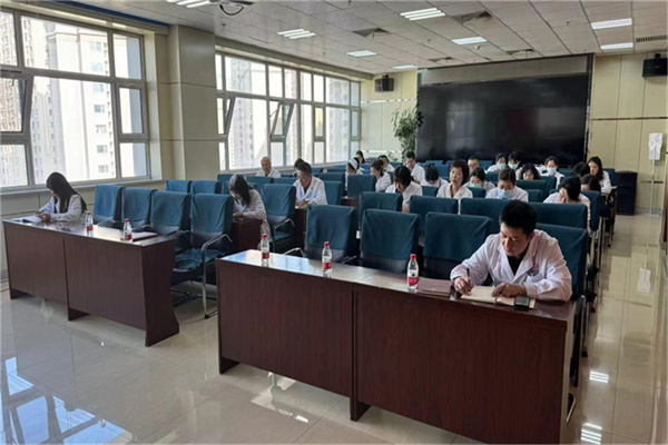 专题研究党建会议2.jpg